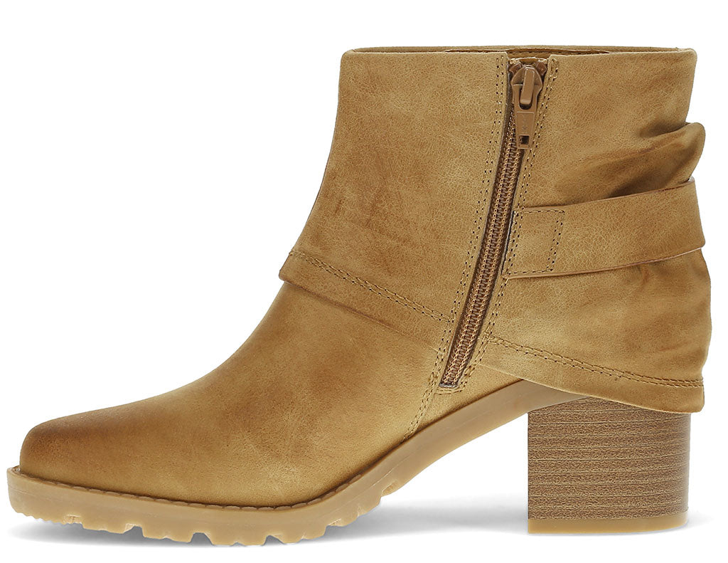 Baretraps Women's Deborah Slip-Resistant Boot