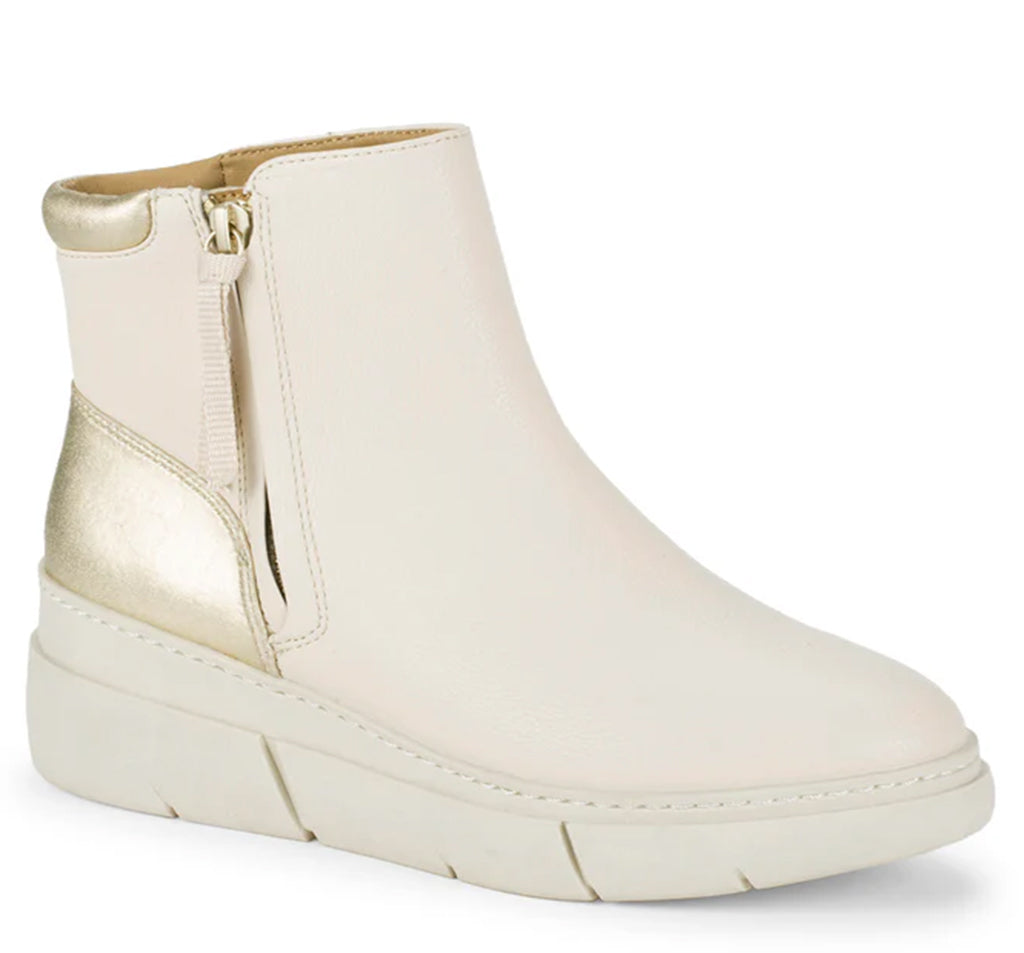 Baretraps Women's Lakelyn Bootie