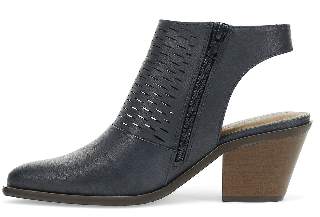 Baretraps Women's Yangley