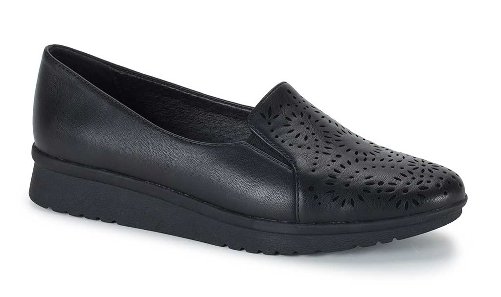 Baretraps Women's Amry Slip On Loafer