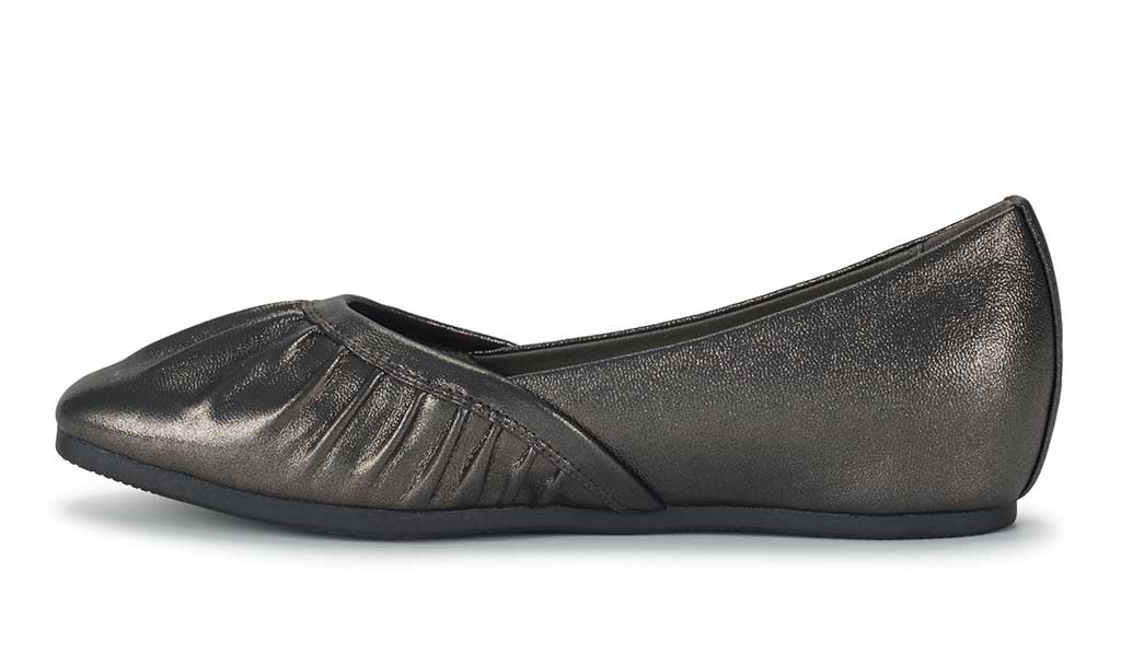 Baretraps Women's Charlie Flat