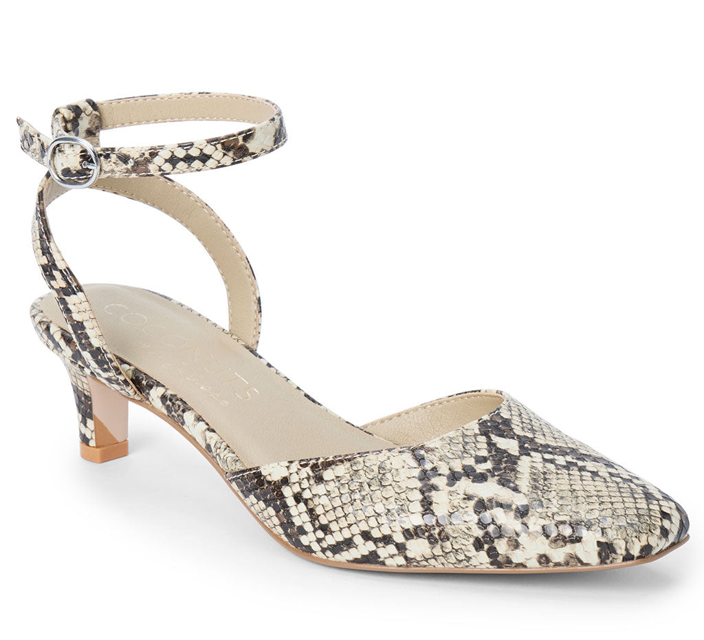 Coconuts by Matisse Women's Finn Pointed Toe Pumps