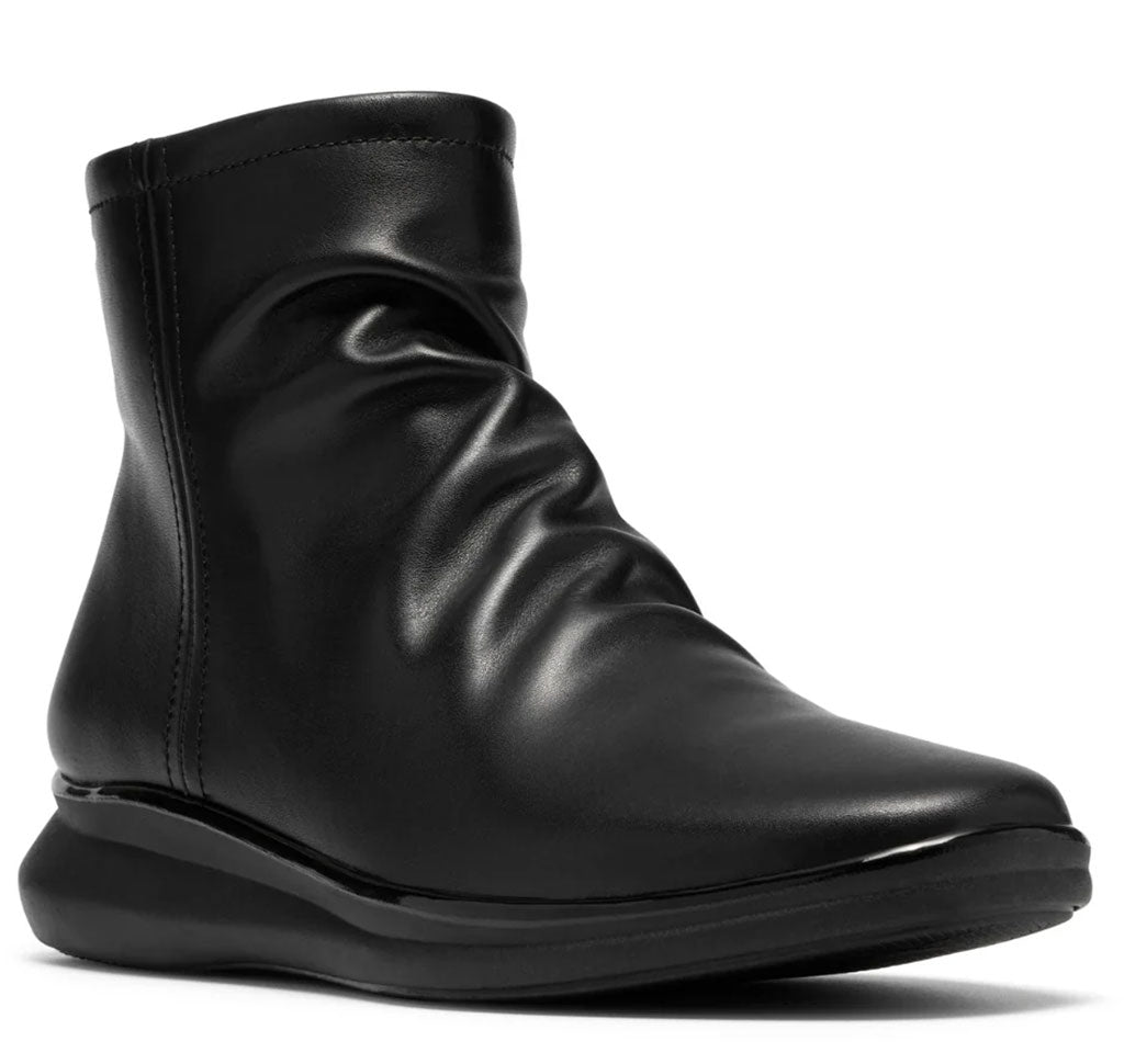 Clarks Women's Lynell Park Waterproof Bootie