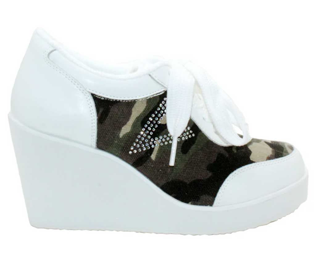 Volatile Women's Cash