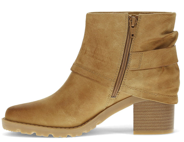 Baretraps Women's Deborah Slip-Resistant Boot