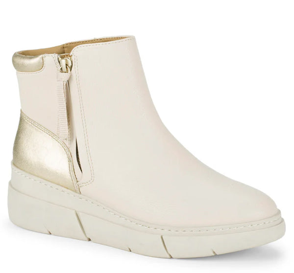 Baretraps Women's Lakelyn Bootie