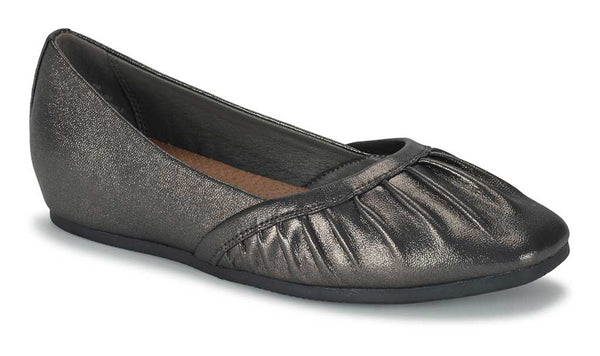 Baretraps Women's Charlie Flat