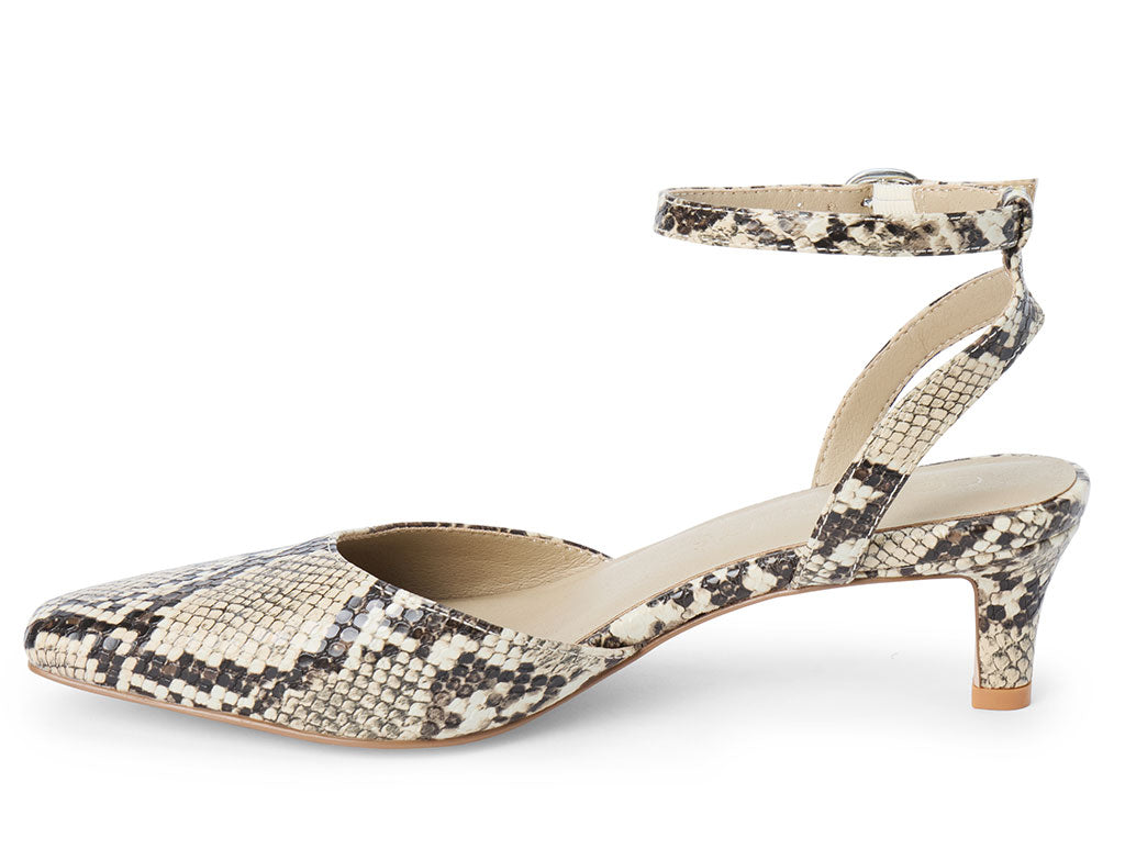Coconuts by Matisse Women's Finn Pointed Toe Pumps