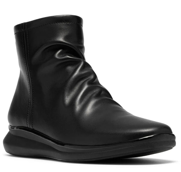 Clarks Women's Lynell Park Waterproof Bootie