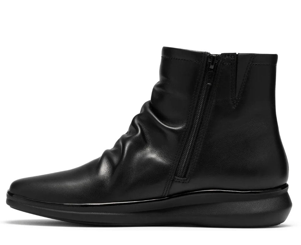 Clarks Women's Lynell Park Waterproof Bootie