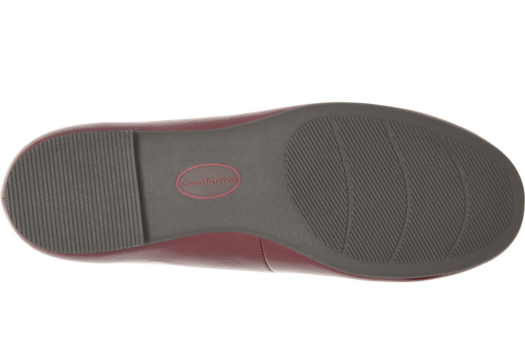 Comfortiva Women's Tammie Leather Loafer